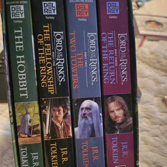 Books - Picture 5 of 5